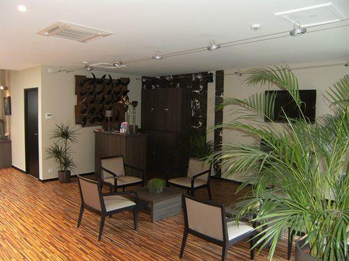 Bhb Hotel Bagnols-sur-Cèze Екстериор снимка