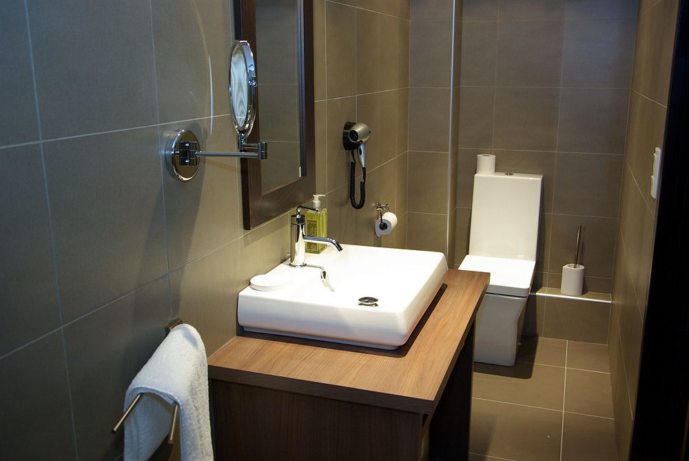 Bhb Hotel Bagnols-sur-Cèze Екстериор снимка
